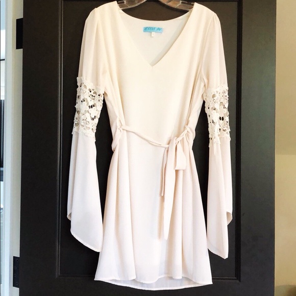 dina be Dresses & Skirts - Dina be Crochet Sleeved Tie Dress